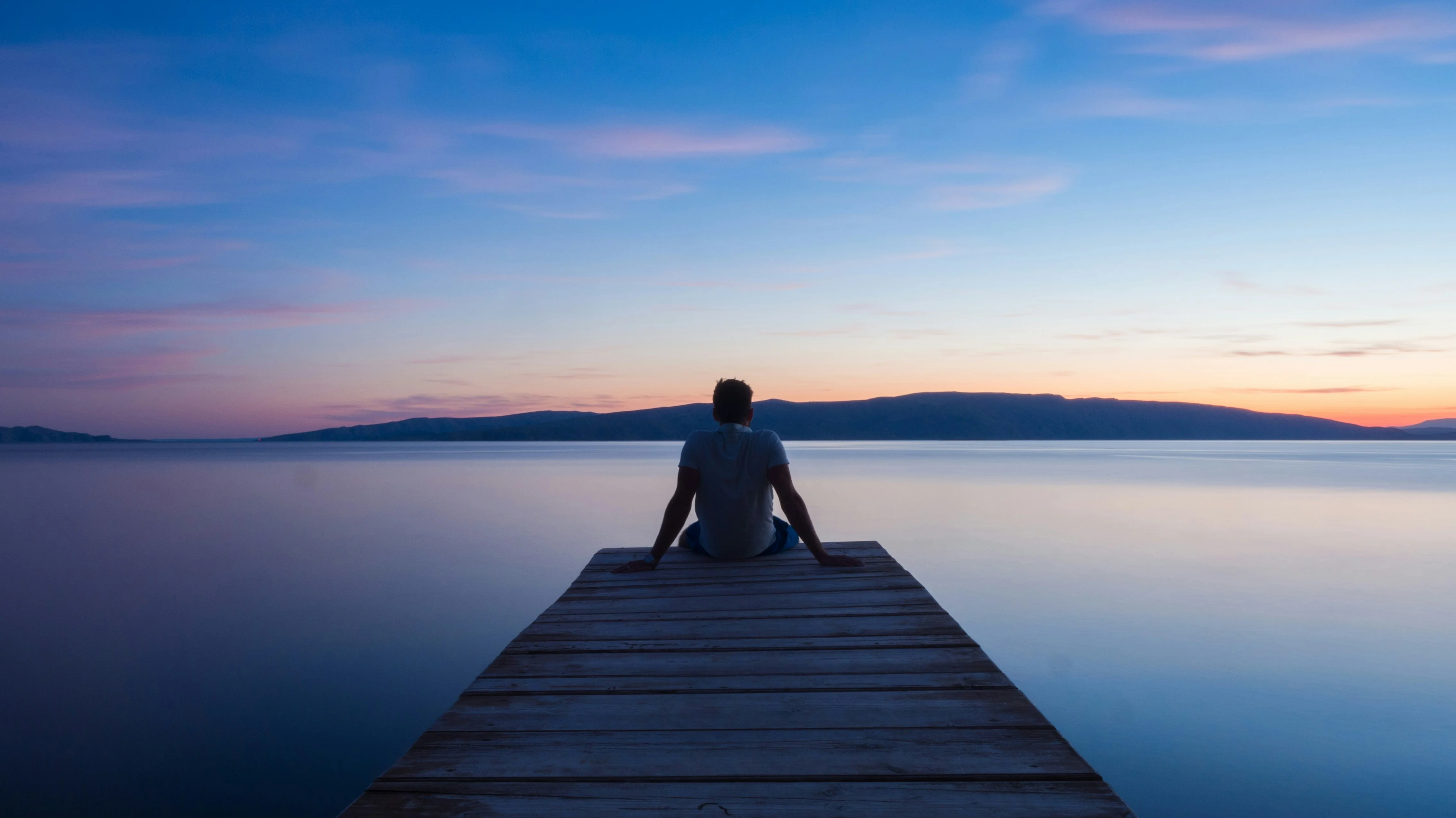 Man waiting on lake side